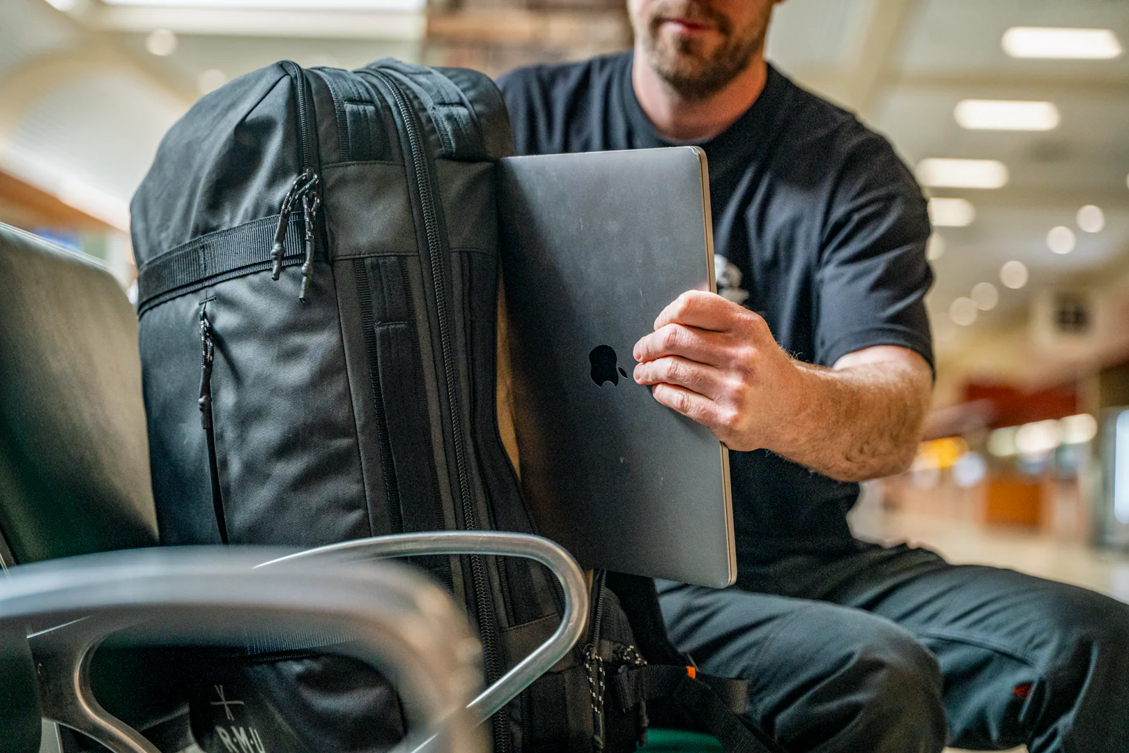 Mountain Briefcase 40L - Image 17